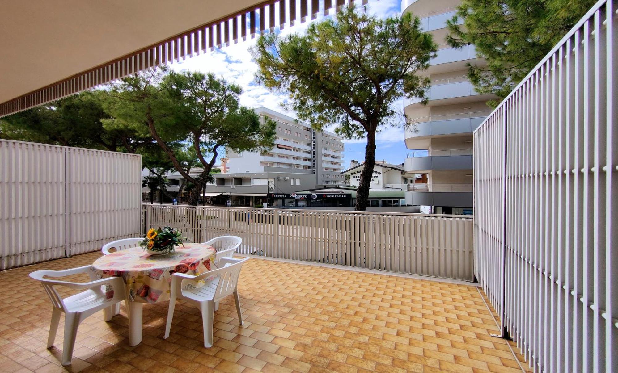 Casa Bivi - Apartments With 1 And 2 Bedrooms - Click Here For More Availabilities Lignano Sabbiadoro Exterior photo