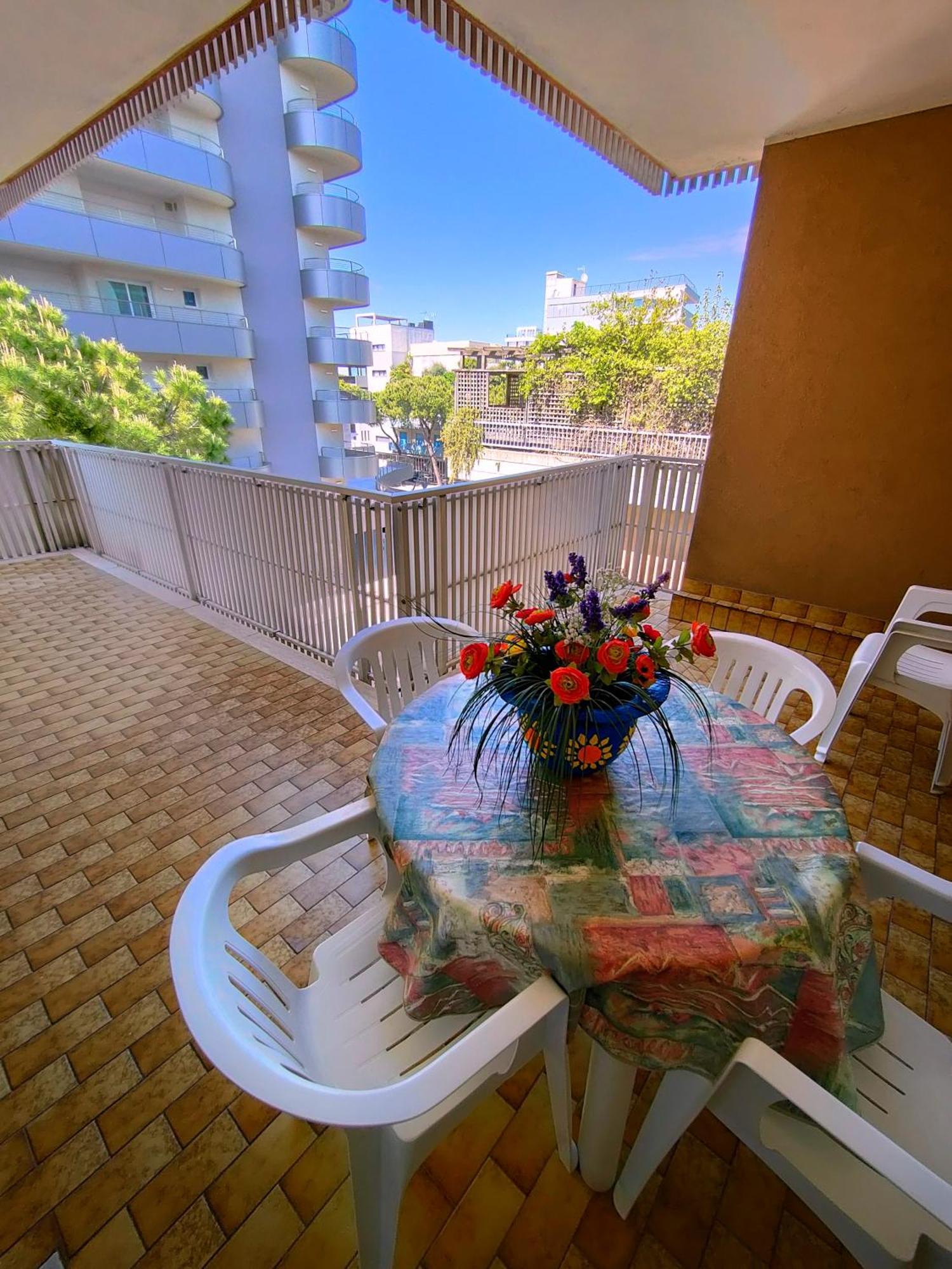 Casa Bivi - Apartments With 1 And 2 Bedrooms - Click Here For More Availabilities Lignano Sabbiadoro Exterior photo