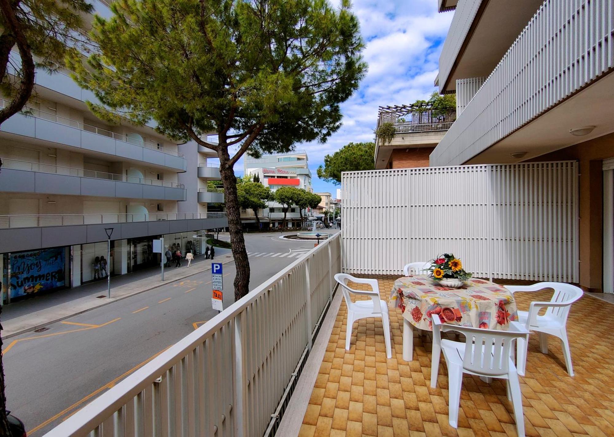 Casa Bivi - Apartments With 1 And 2 Bedrooms - Click Here For More Availabilities Lignano Sabbiadoro Exterior photo