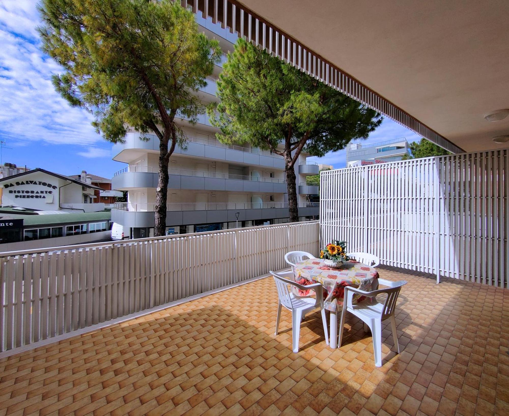 Casa Bivi - Apartments With 1 And 2 Bedrooms - Click Here For More Availabilities Lignano Sabbiadoro Exterior photo
